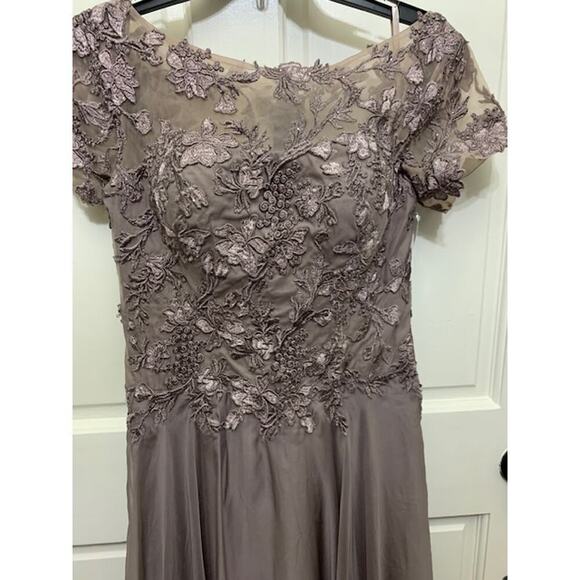 La Femme Size 4 Floral Embroidery Mother of the Bride Gown Mauve Style 29235 - Picture 7 of 11